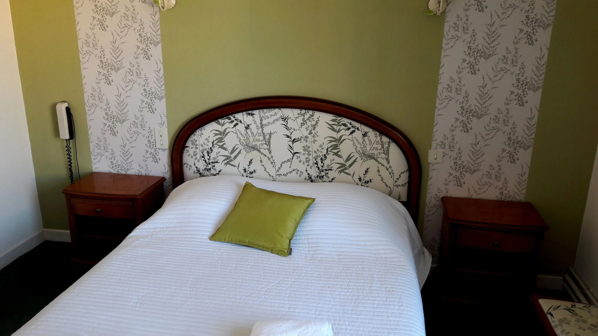 Logis Hotel Au Puits Enchante