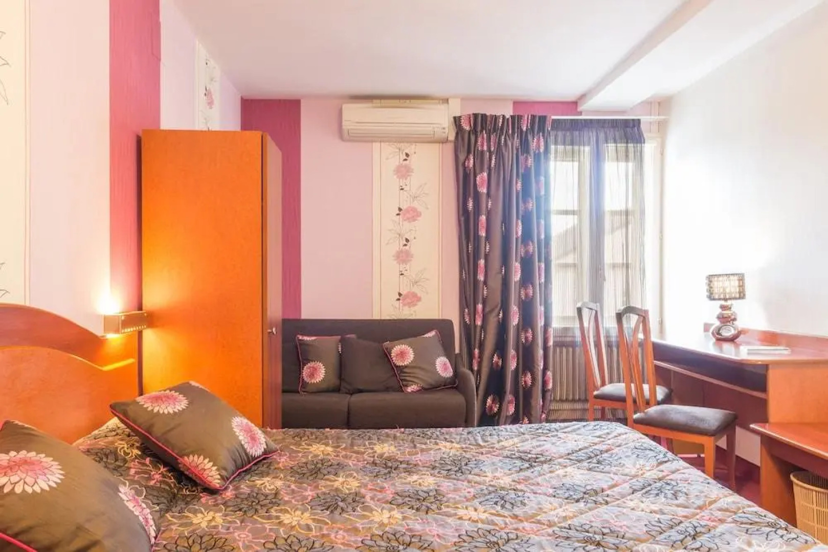 Logis Hôtel Les Platanes