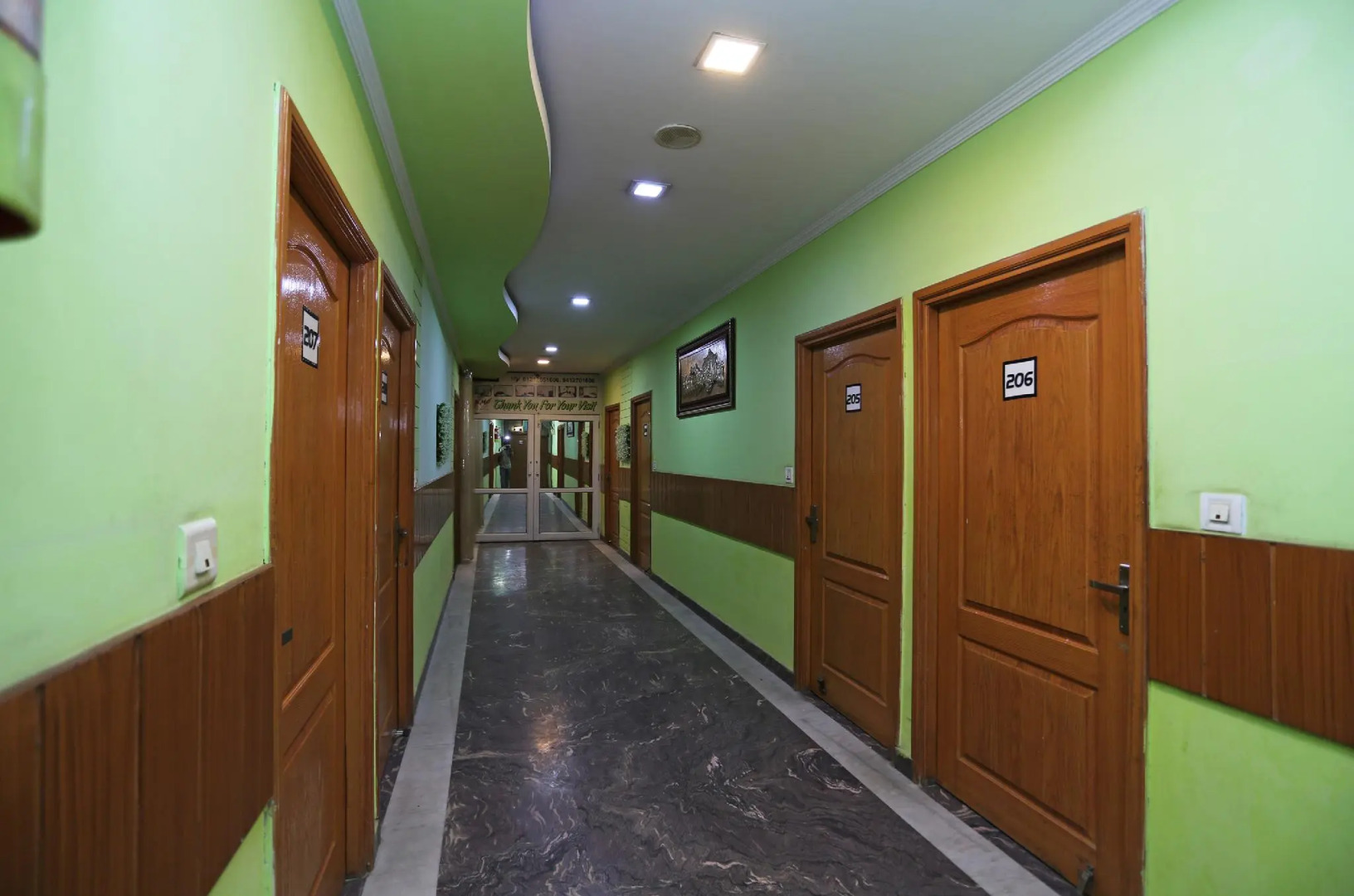 OYO 7147 Hotel Madhur Regency