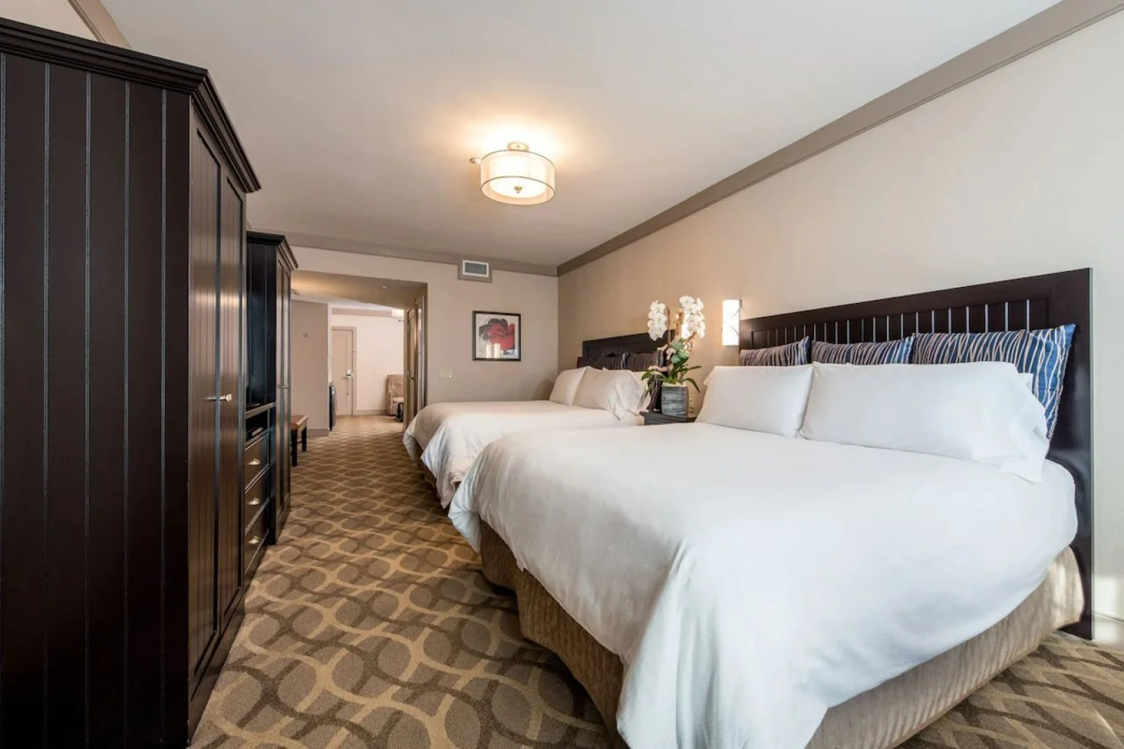 West Inn & Suites
