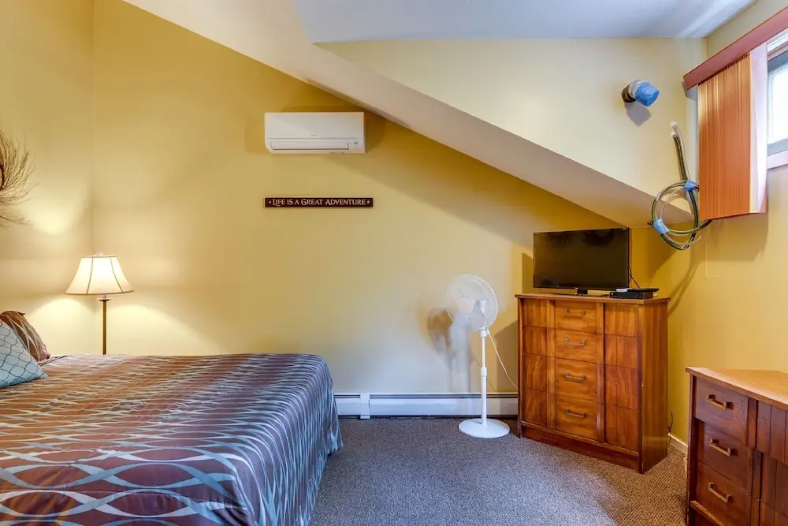 Bartlett Townhome w/ Balcony: 1 Mi to Ski Resort!