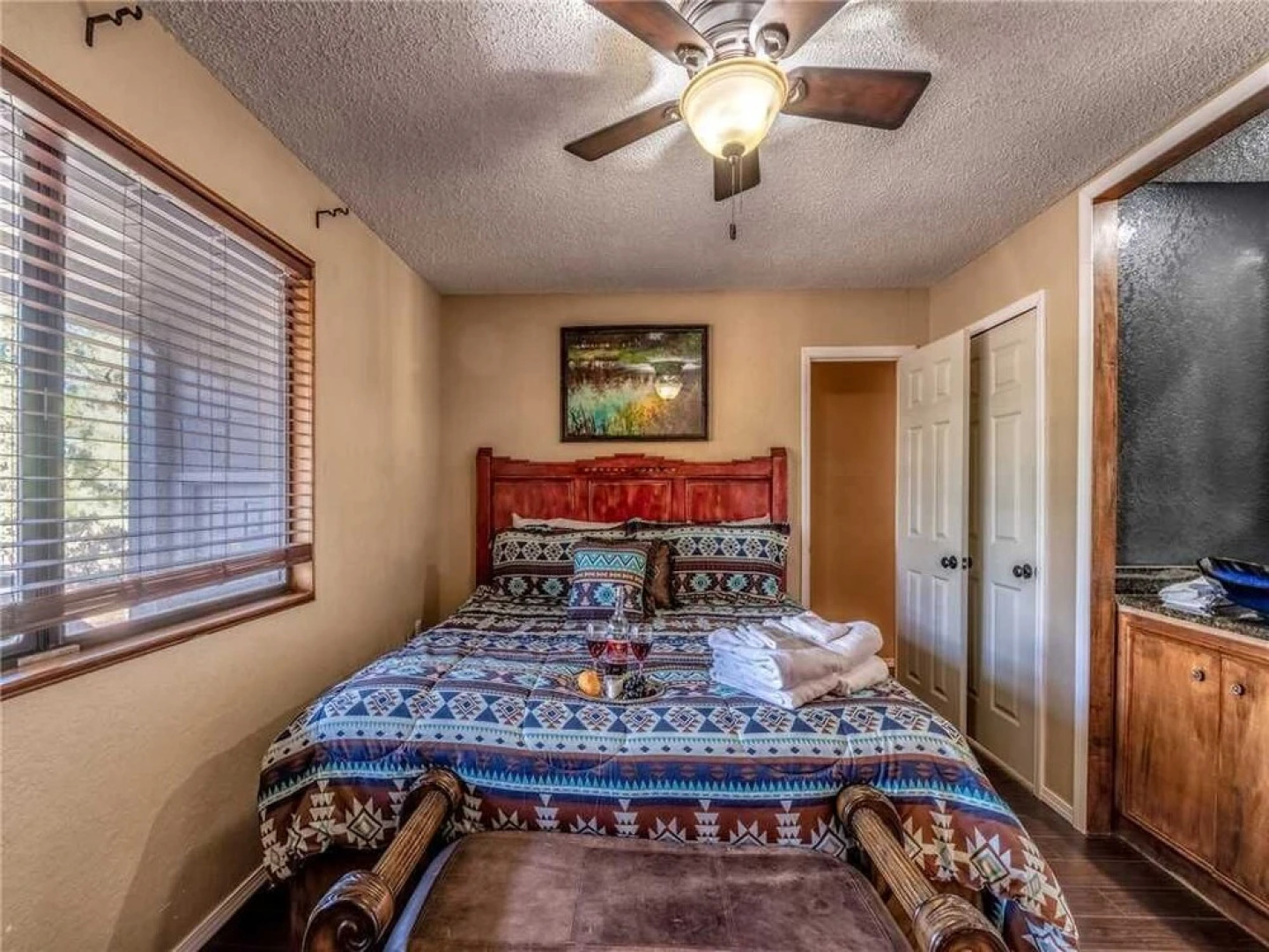 Naylor Mountain Retreat - Three Bedroom Cabin with Hot Tub