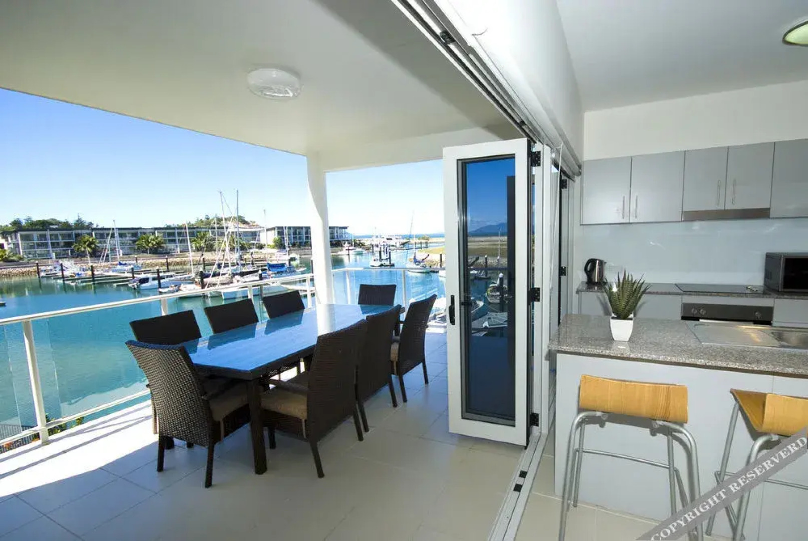 Beachside Magnetic Harbour Holiday Apartments