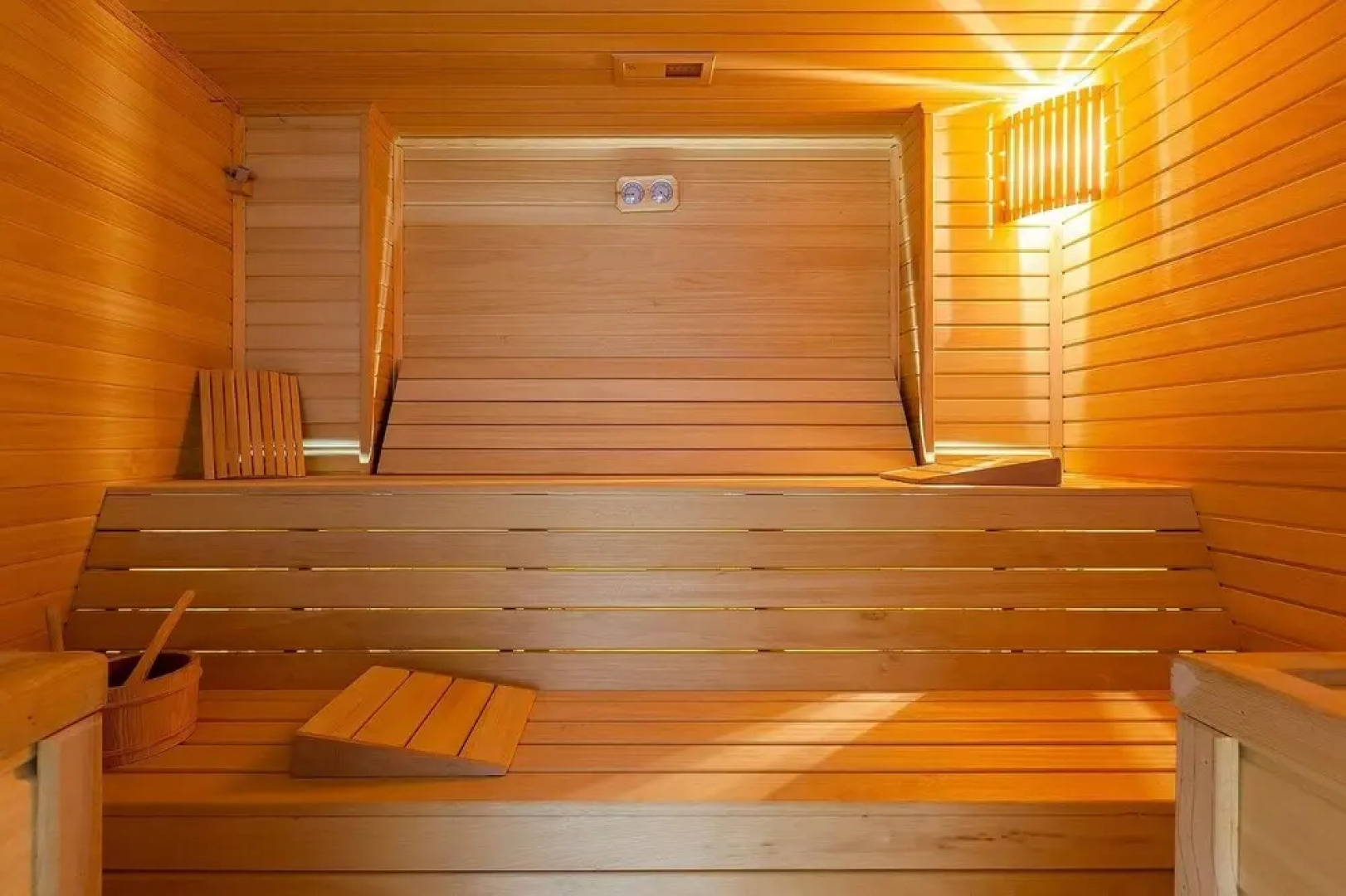 7 Deluxe - Seductive Style and Serenity