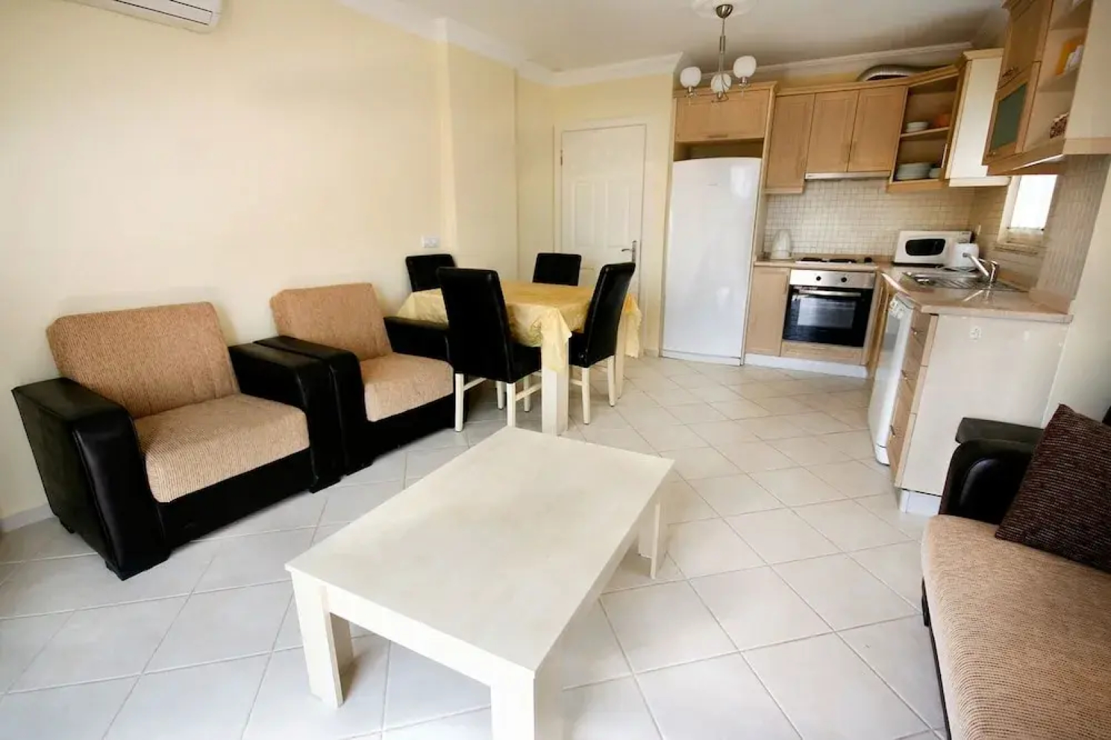 Important Group Turqouise Homes Beryl