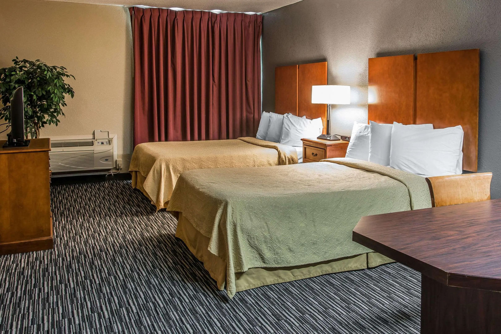 Quality Inn and Suites Livonia