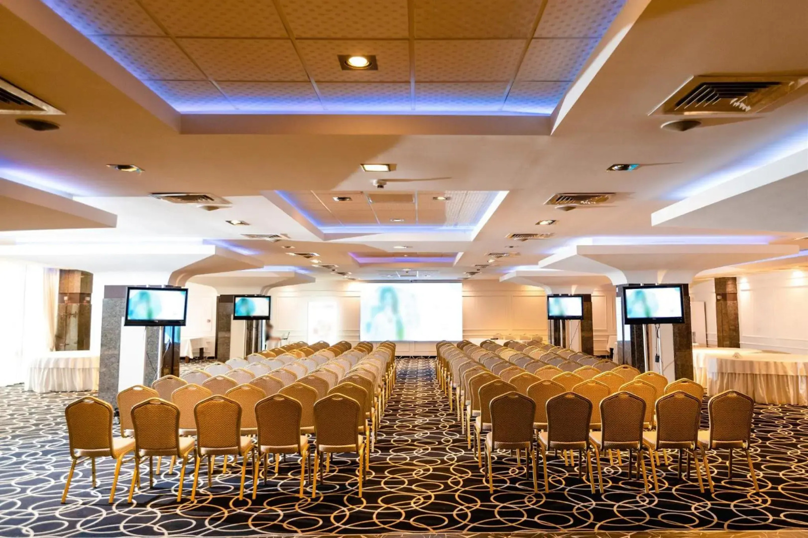 Business Hotel Conference Center & Spa