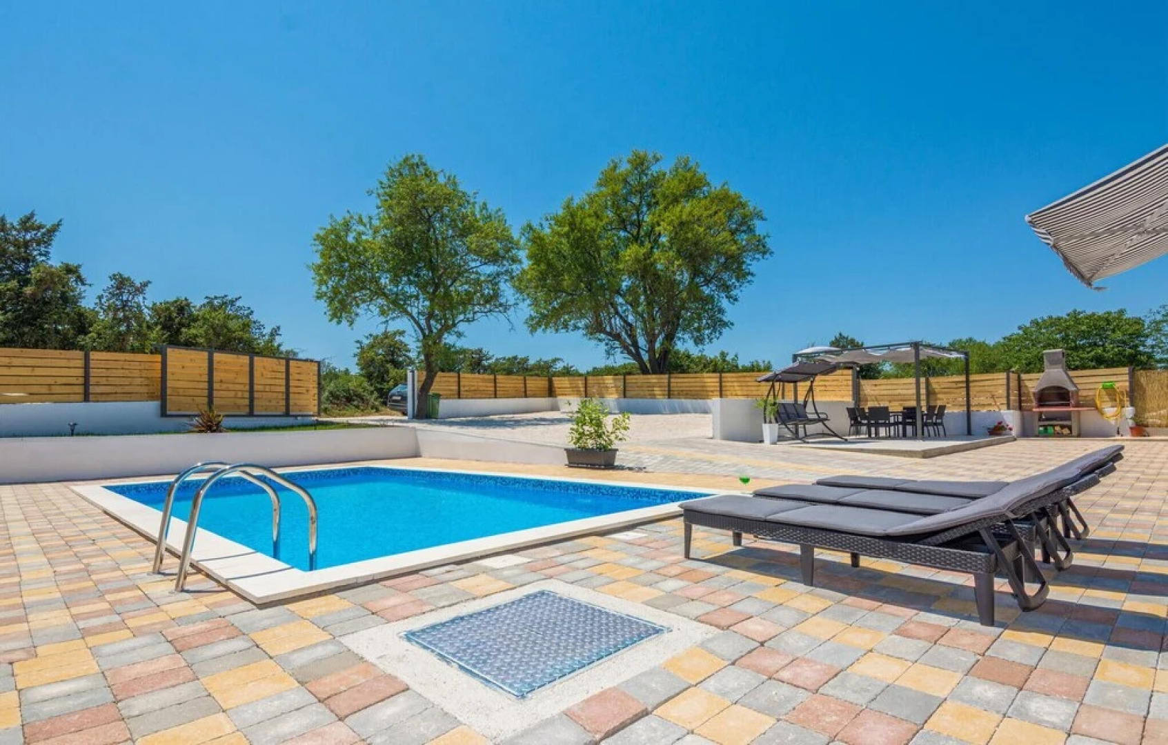 Beautiful Home in Donje Rastane With 3 Bedrooms, Wifi and Outdoor Swimming Pool