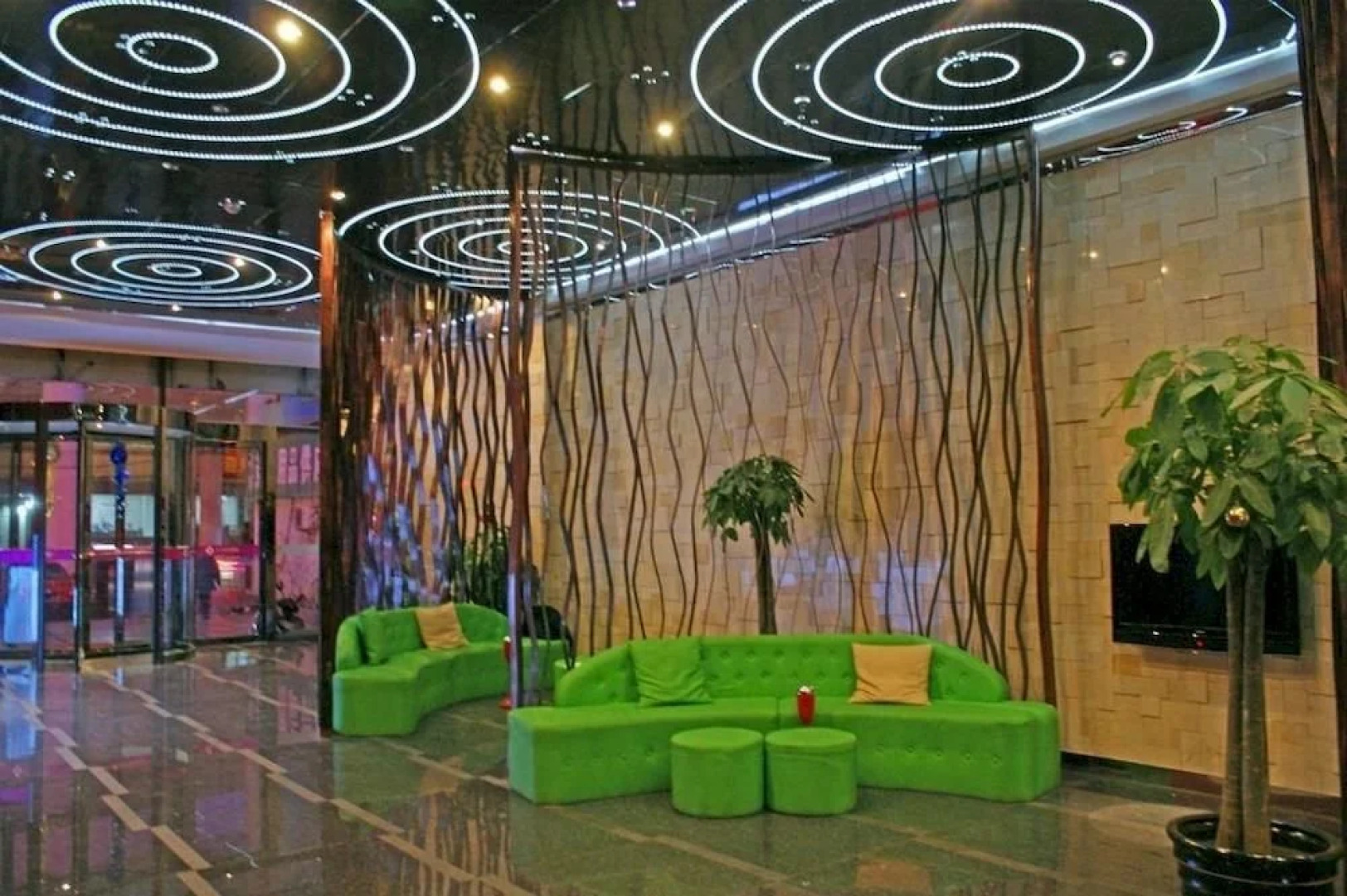 Jiutian Fashion Hotel (Zhengzhou Dashi Bridge)