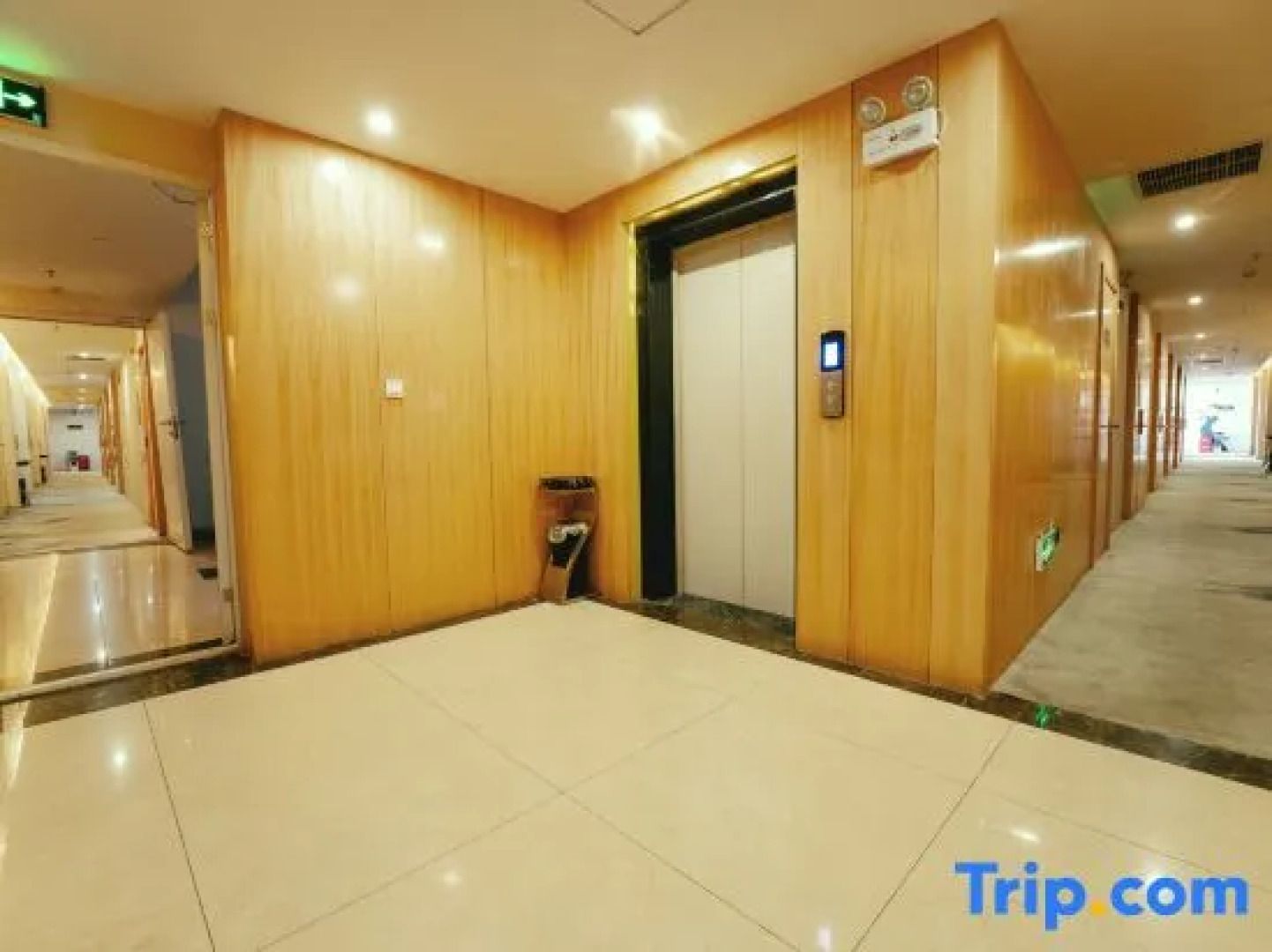 Shigatse Enjoy Eslite Rich Oxygen Hotel (Shenli Times Square Branch)