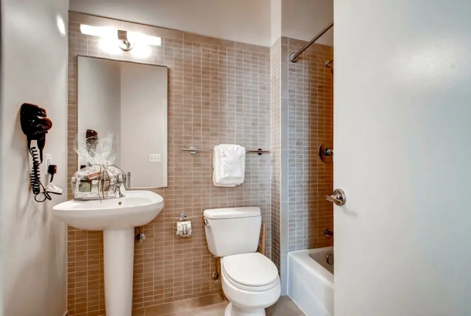 Global Luxury Suites at Toone Street