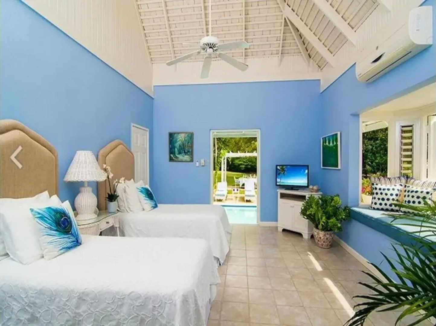 Sunny Vacation Villa 25