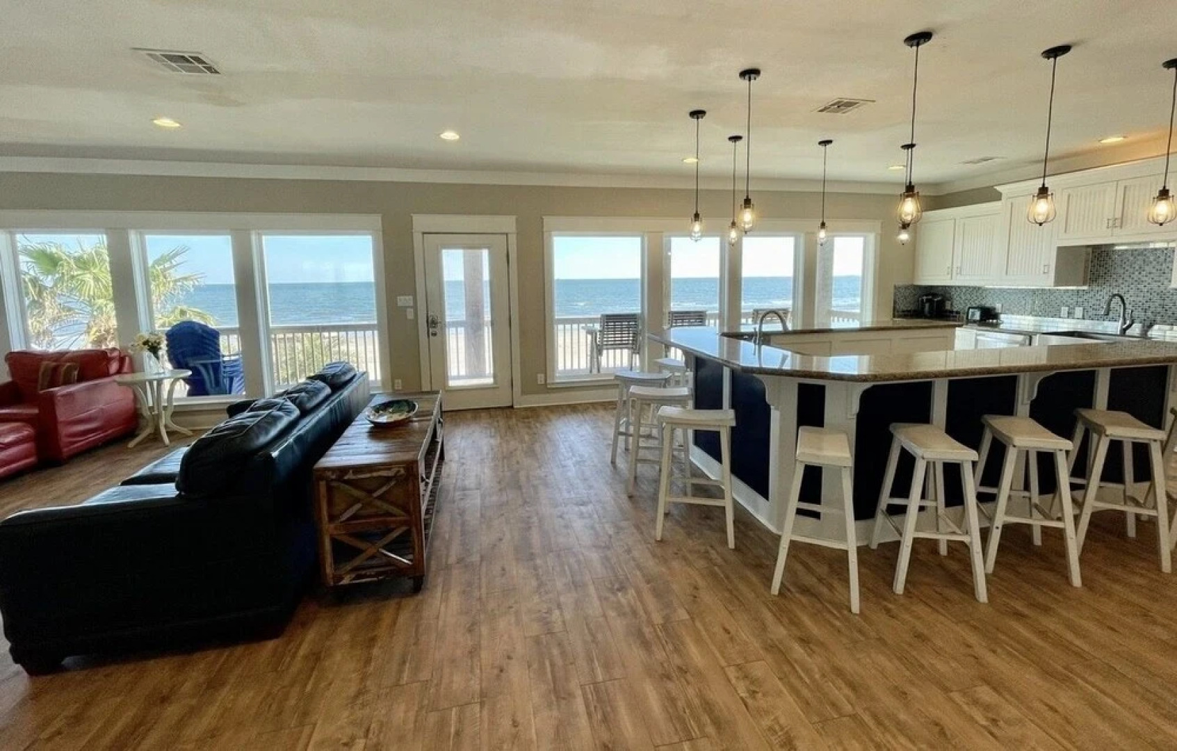 23 Yards To The Sea 6 Bedroom Home by Redawning