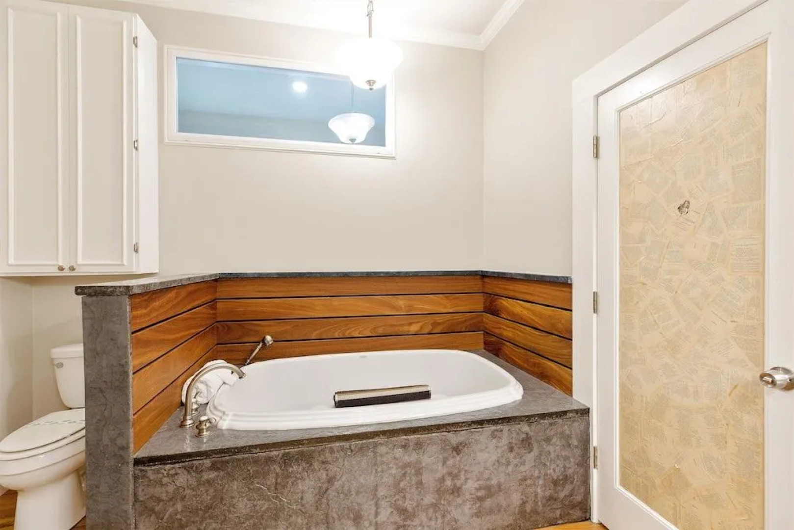 Heart of Fredericksburg w/Pool,Hot-Tub&Grill