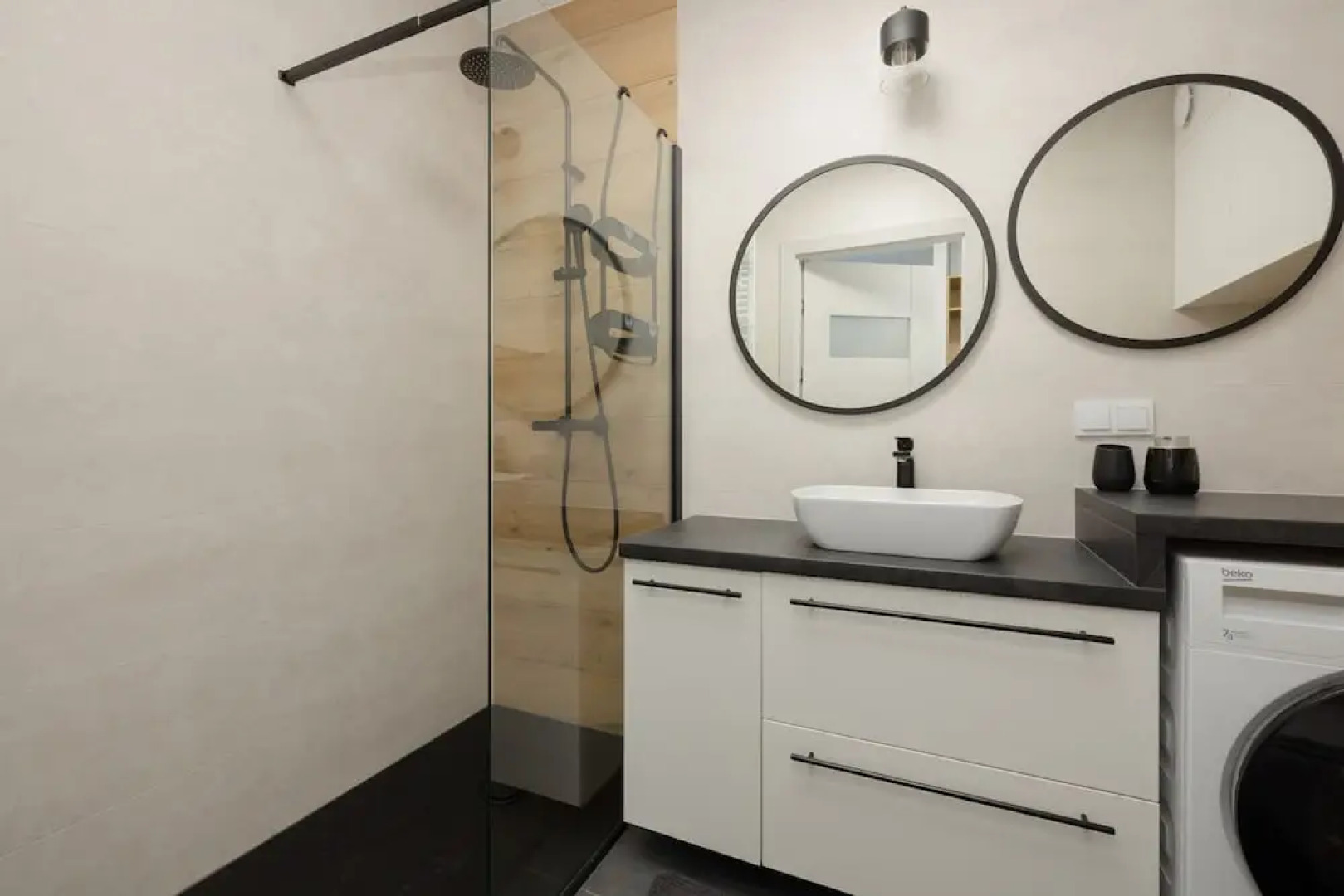 Pet-friendly Spadochroniarzy by Renters