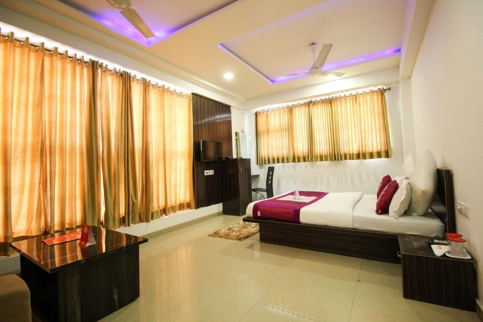 OYO 5122 Hotel Midway Residency