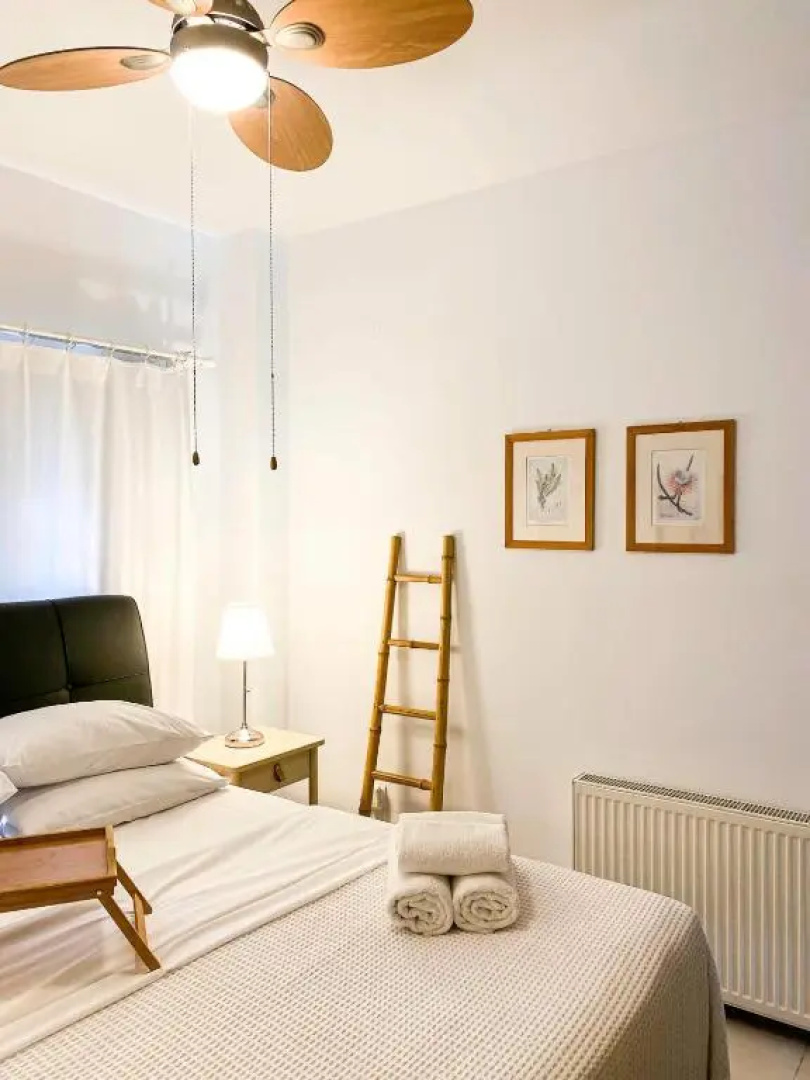 B home in Panorama