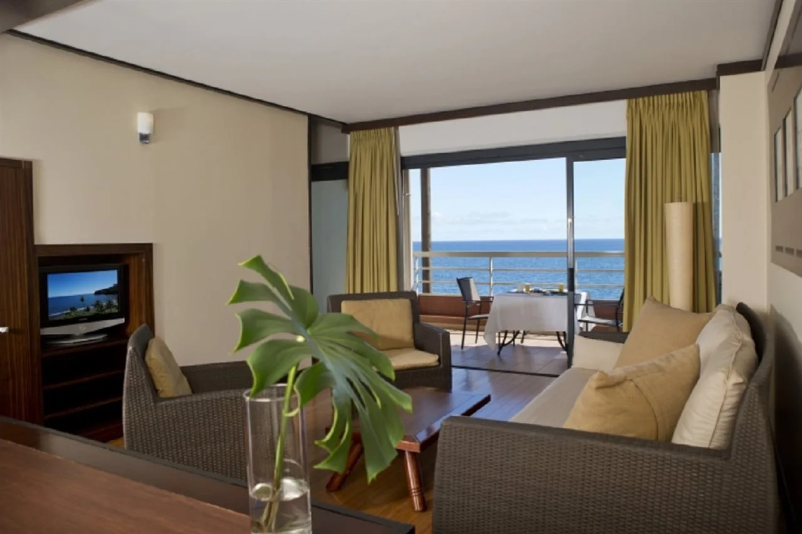 Le Tahiti by Pearl Resorts