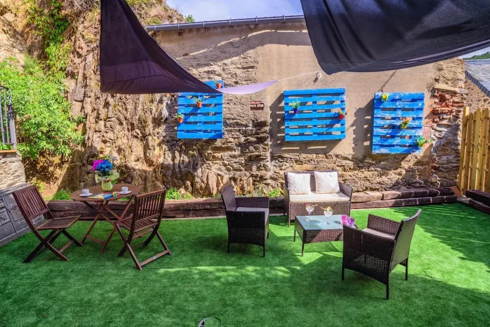 Rural House With Jacuzzi and Fireplace in the Room for 2-4 People