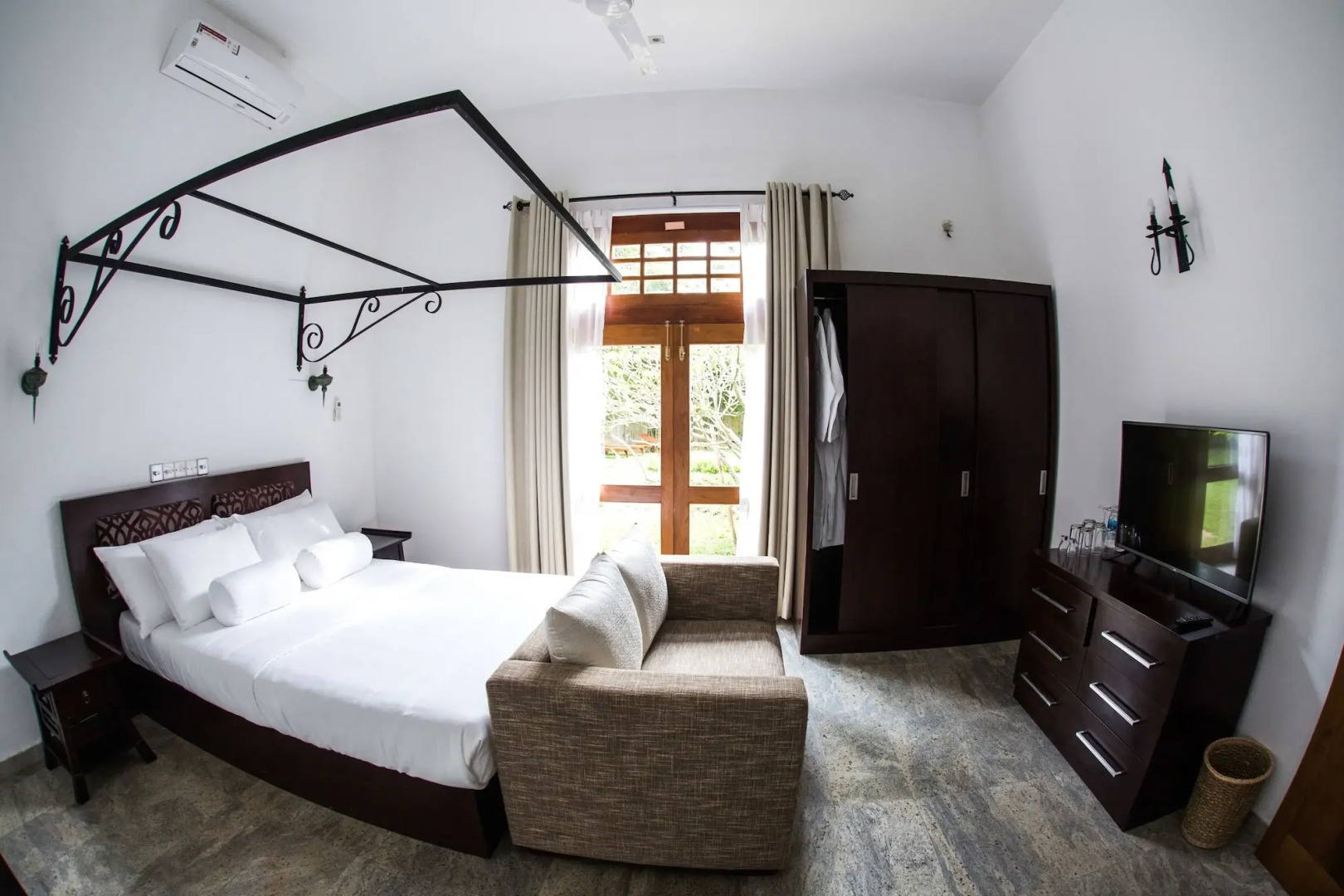 Villa White Queen Resort & Spa