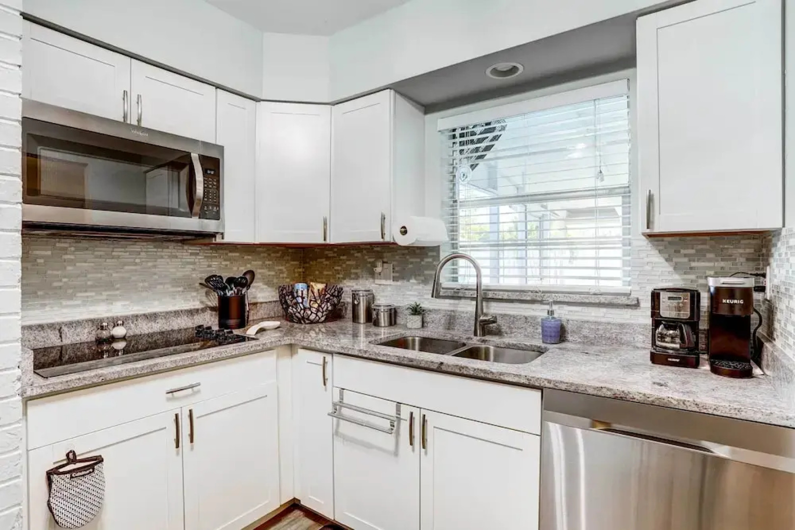 Remodeled St Petersburg Retreat w/ Hot Tub!