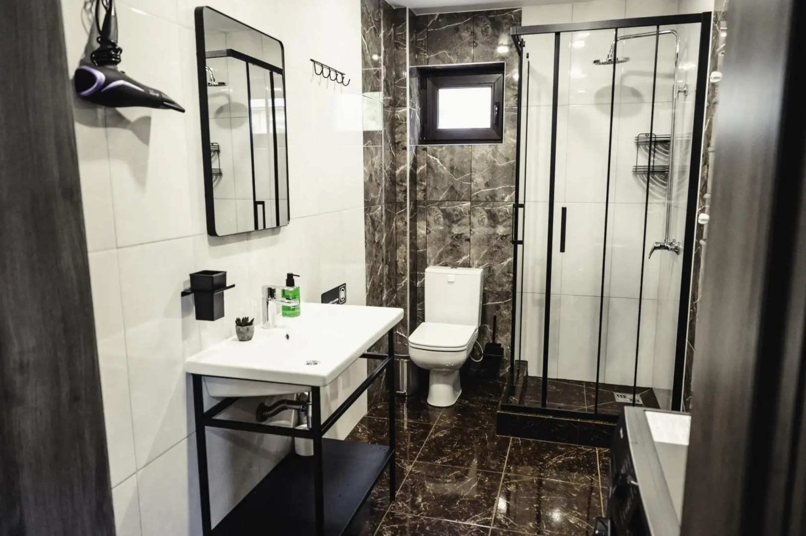 Отель Шепоты