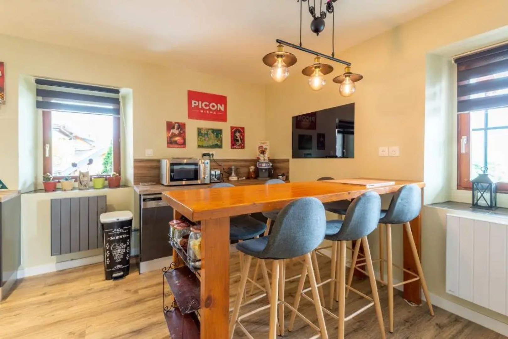 Spacious apartment with two terraces and private parking