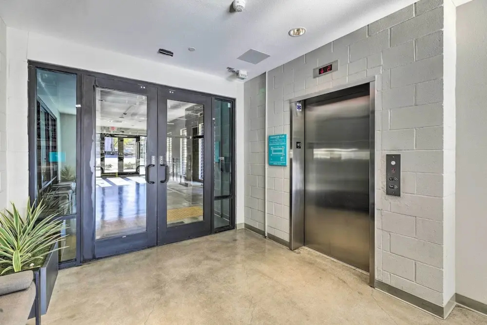 Modern Irvine Condo w/ Pool - 7 Mi to Beach!