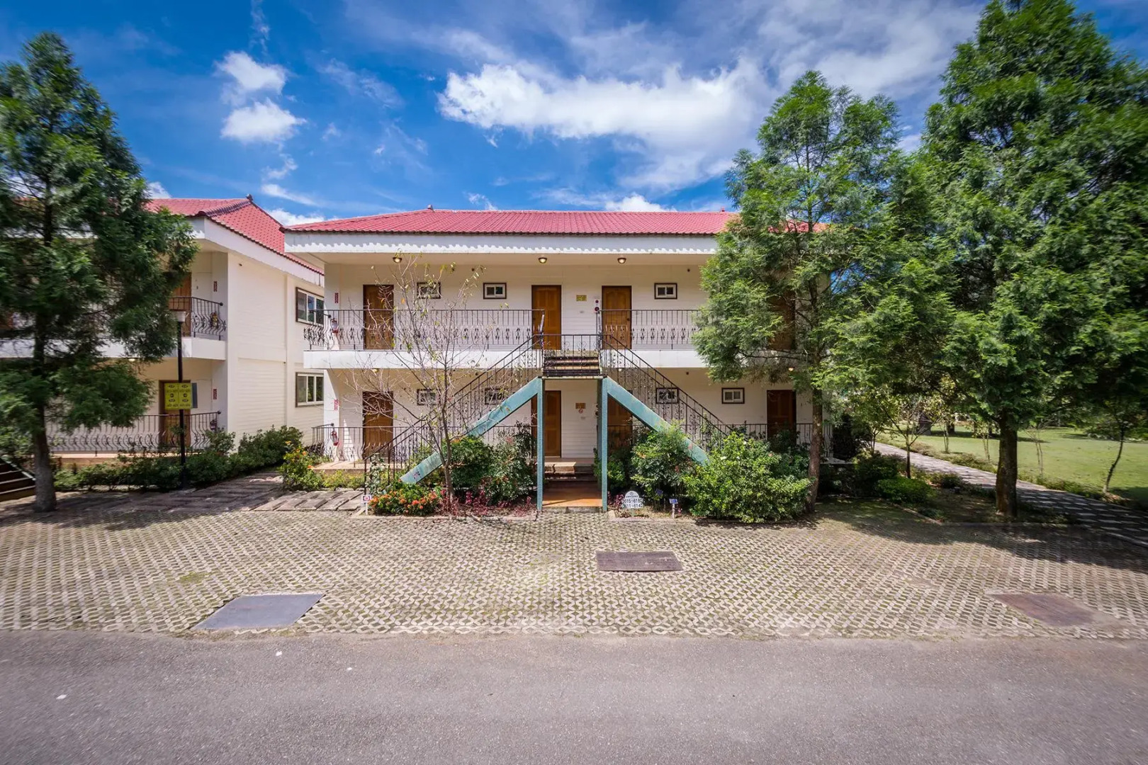 CRYSTAL RESORT - Continental Club