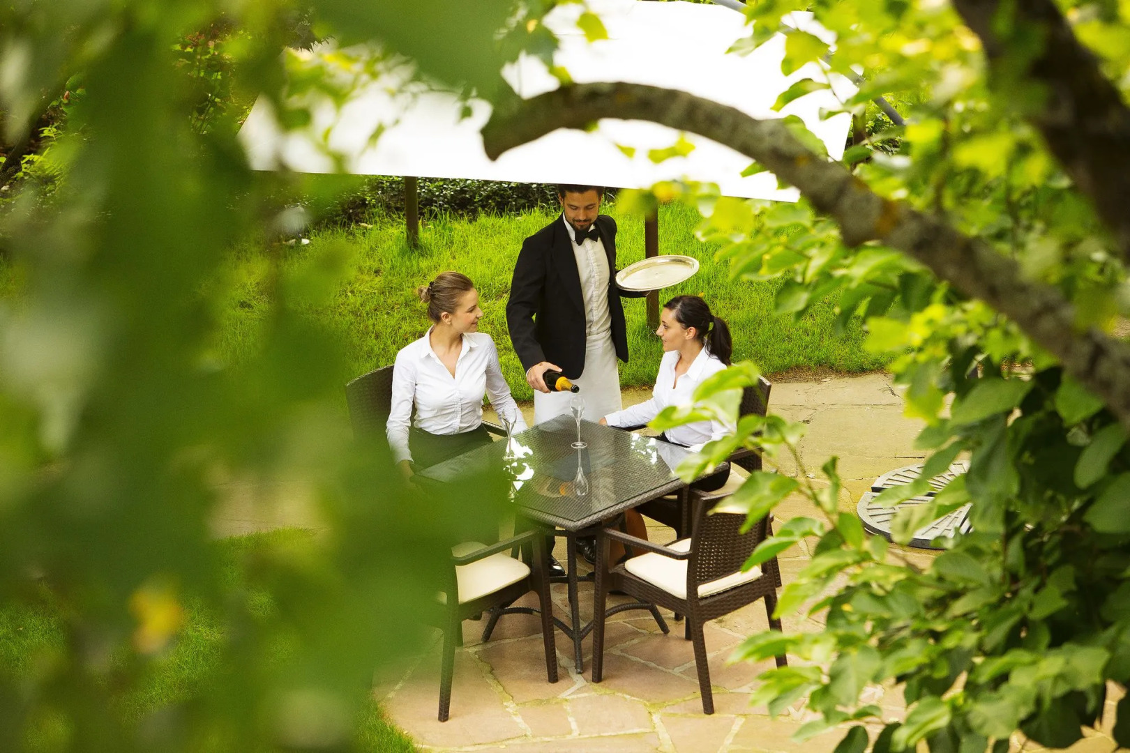 Le Parc Hôtel devient YONA