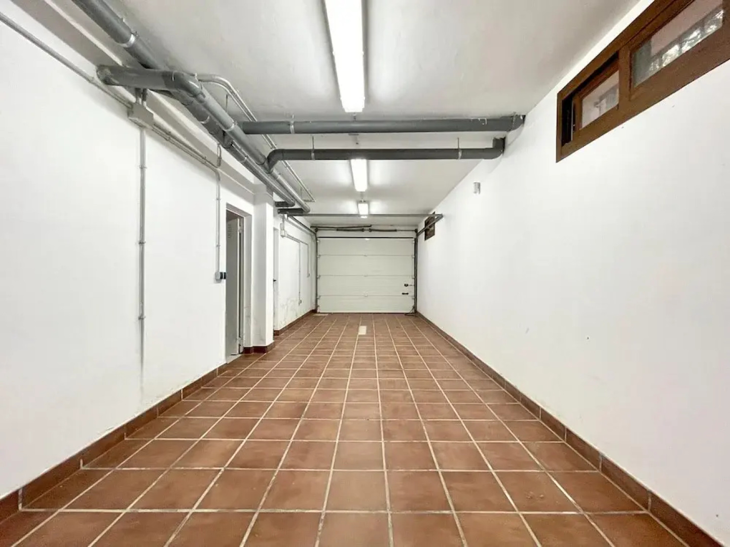 Sunlit Villa Near Golf