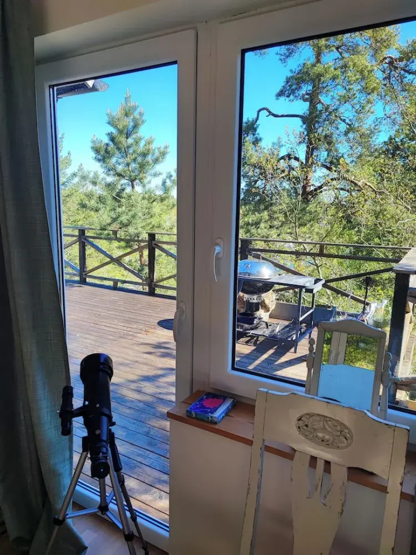 Sea-view Cottage High up in the Trees