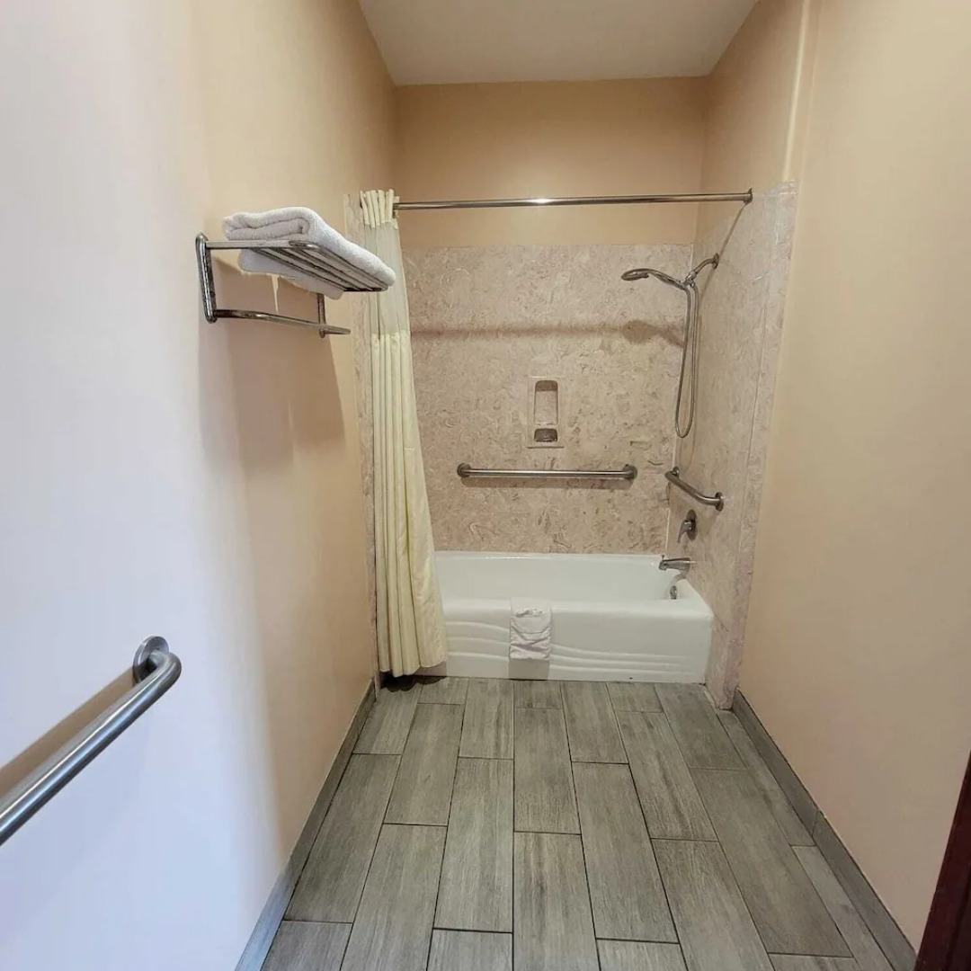 Woodland Inn & Suites