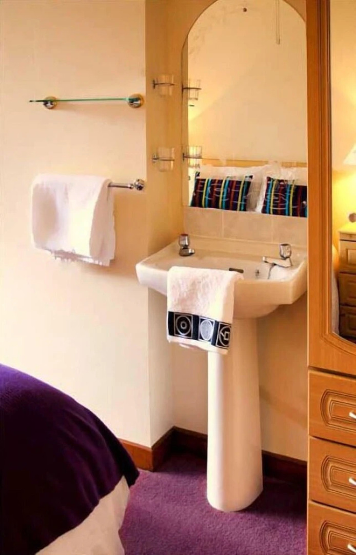 Broadlands Bed and breakfast