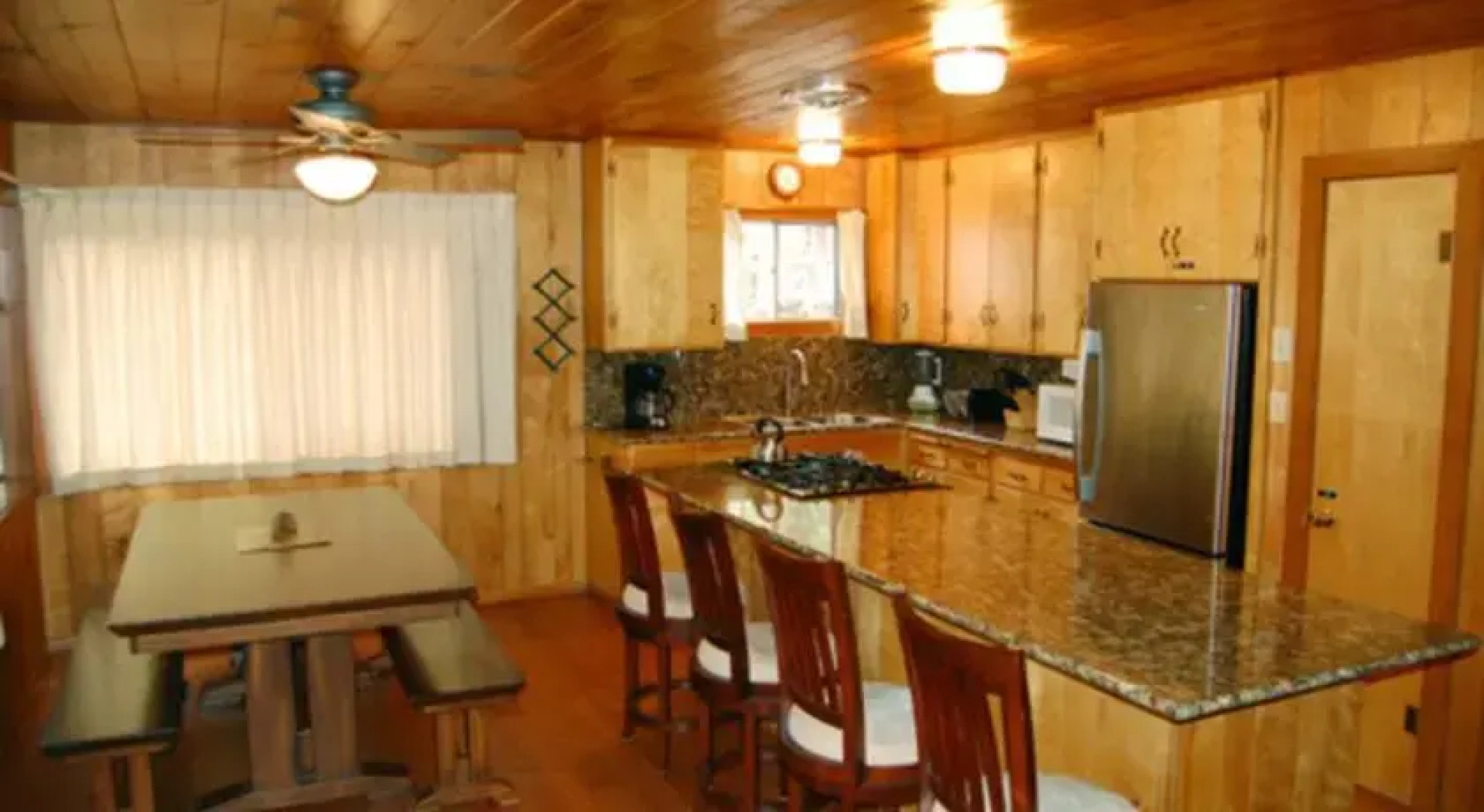 RedAwning Cabin #92 Weiss Hideaway