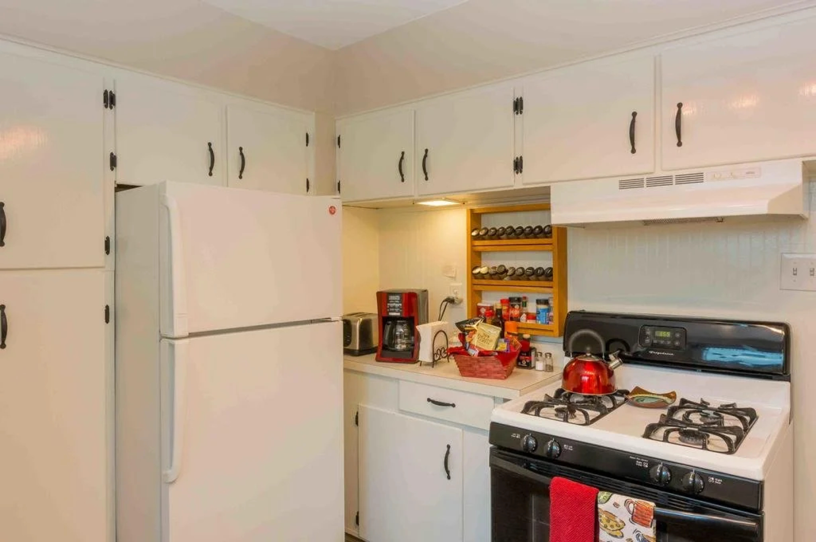 Enchanted Cottage on Glen - Entire House Rental