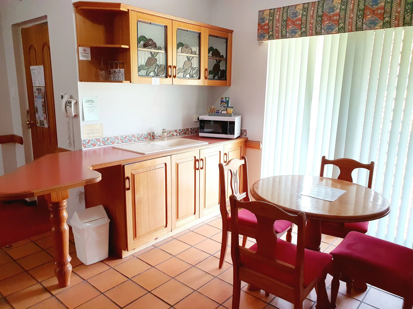 McNevin's Warwick Motel