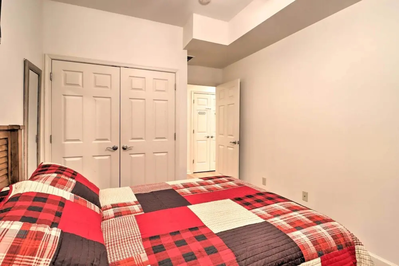 Poconos Townhome - Walk to Big Boulder Lake!