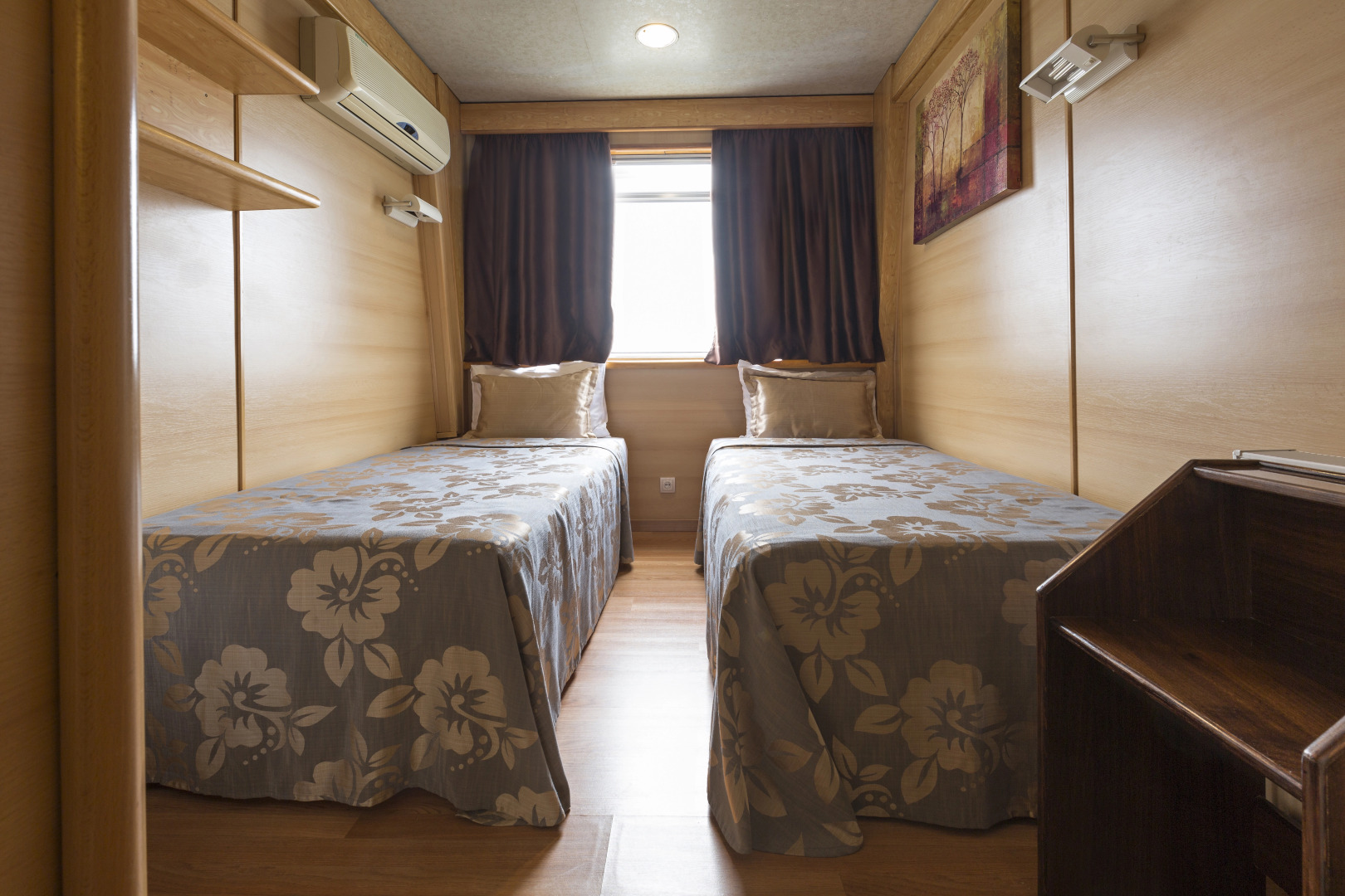 Compass River City Boatel