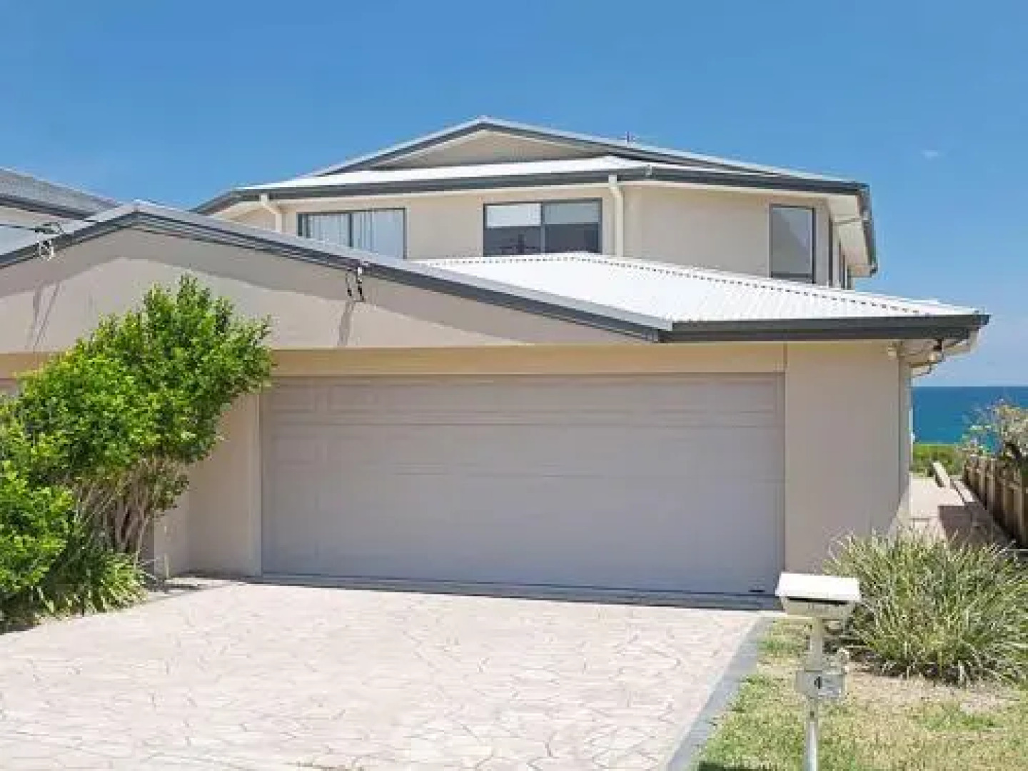 Ocean Views' 4 Ocean Street - air conditioned luxury with beautiful ocean views