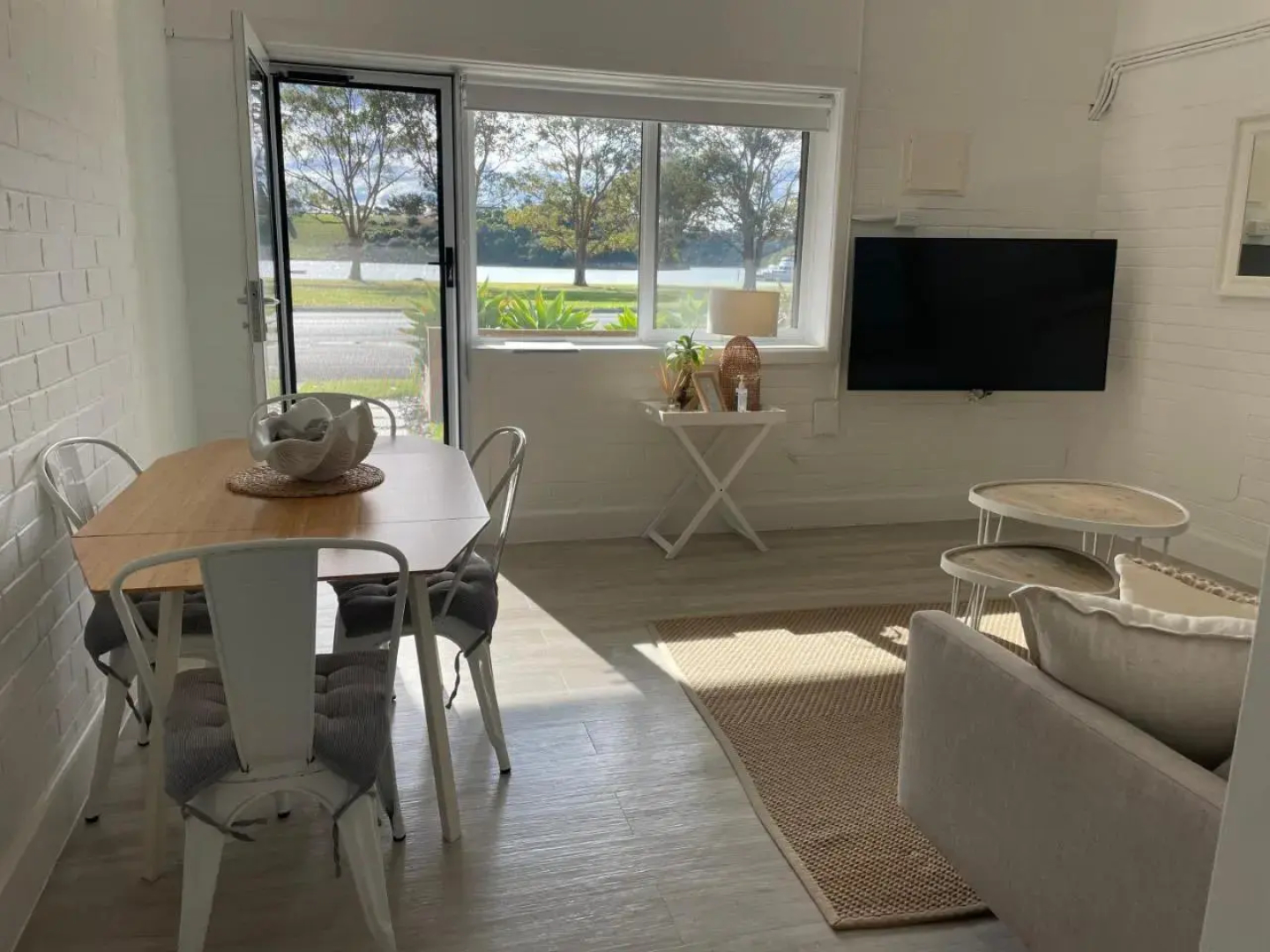 The Wheelhouse - 2BR Waterfront Apt in town