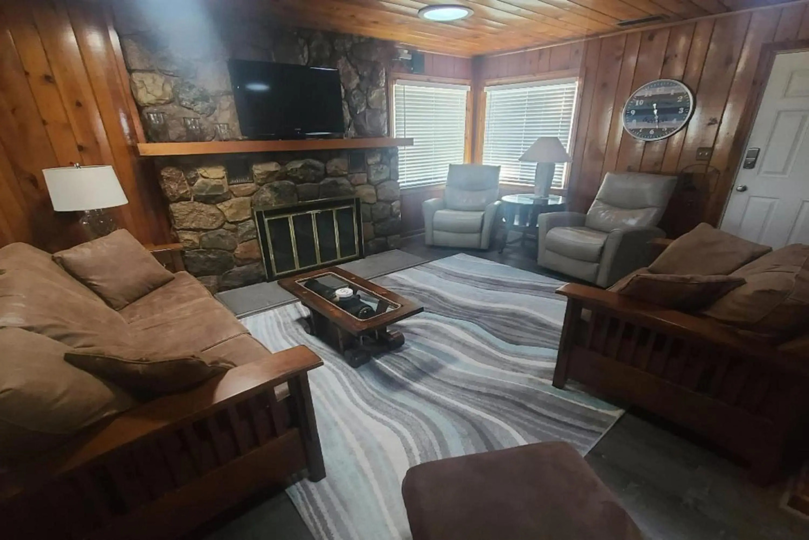 Lake Huron - 3 Bedroom, 2 Bath Lake Front Home (Sleeps 12)