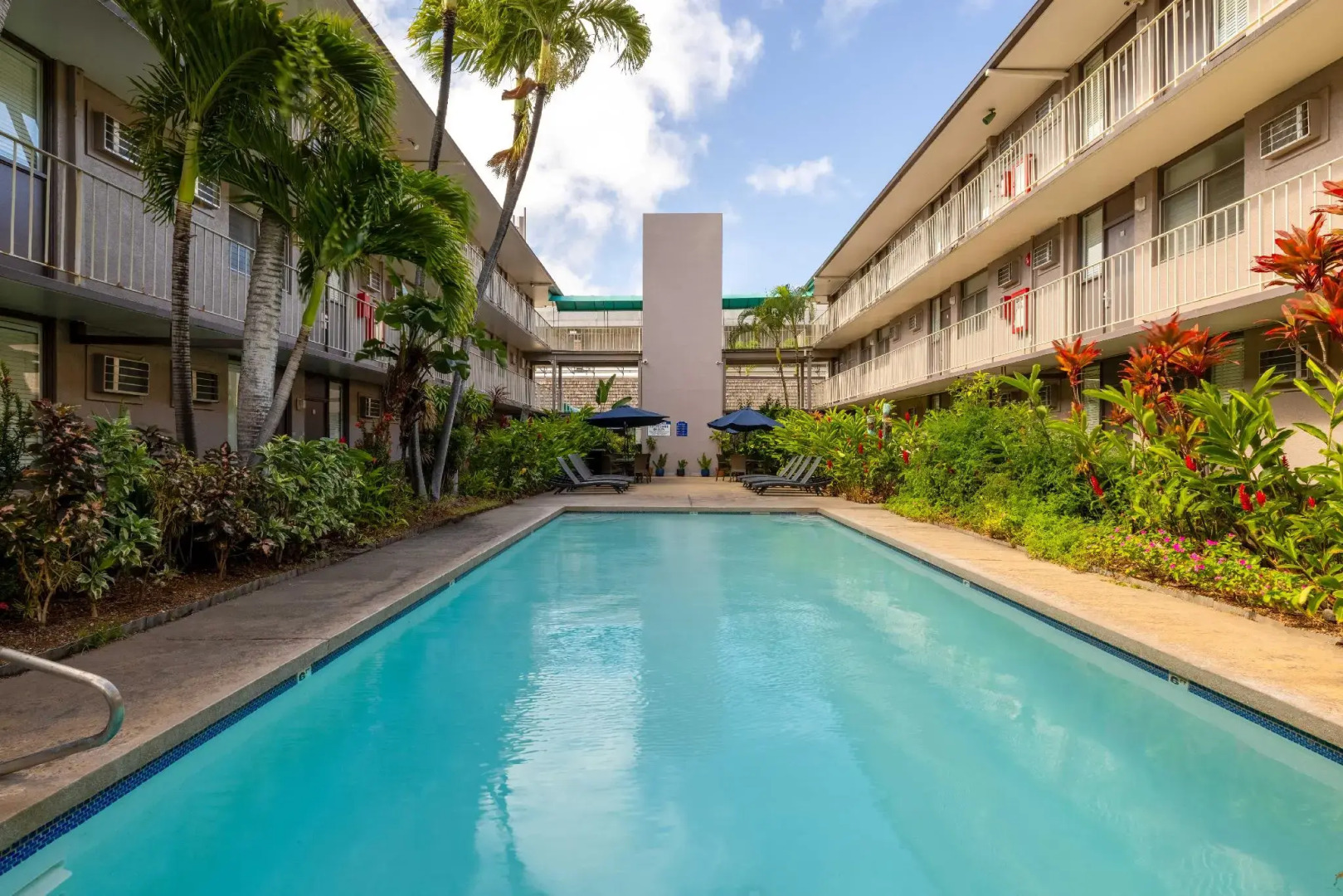 Pacific Marina Inn Airport Hotel