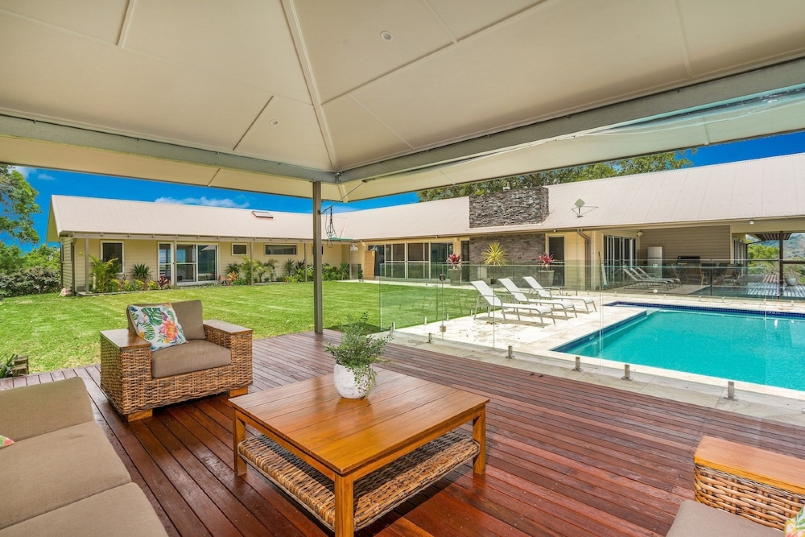 Serene - a spacious luxury holiday retreat