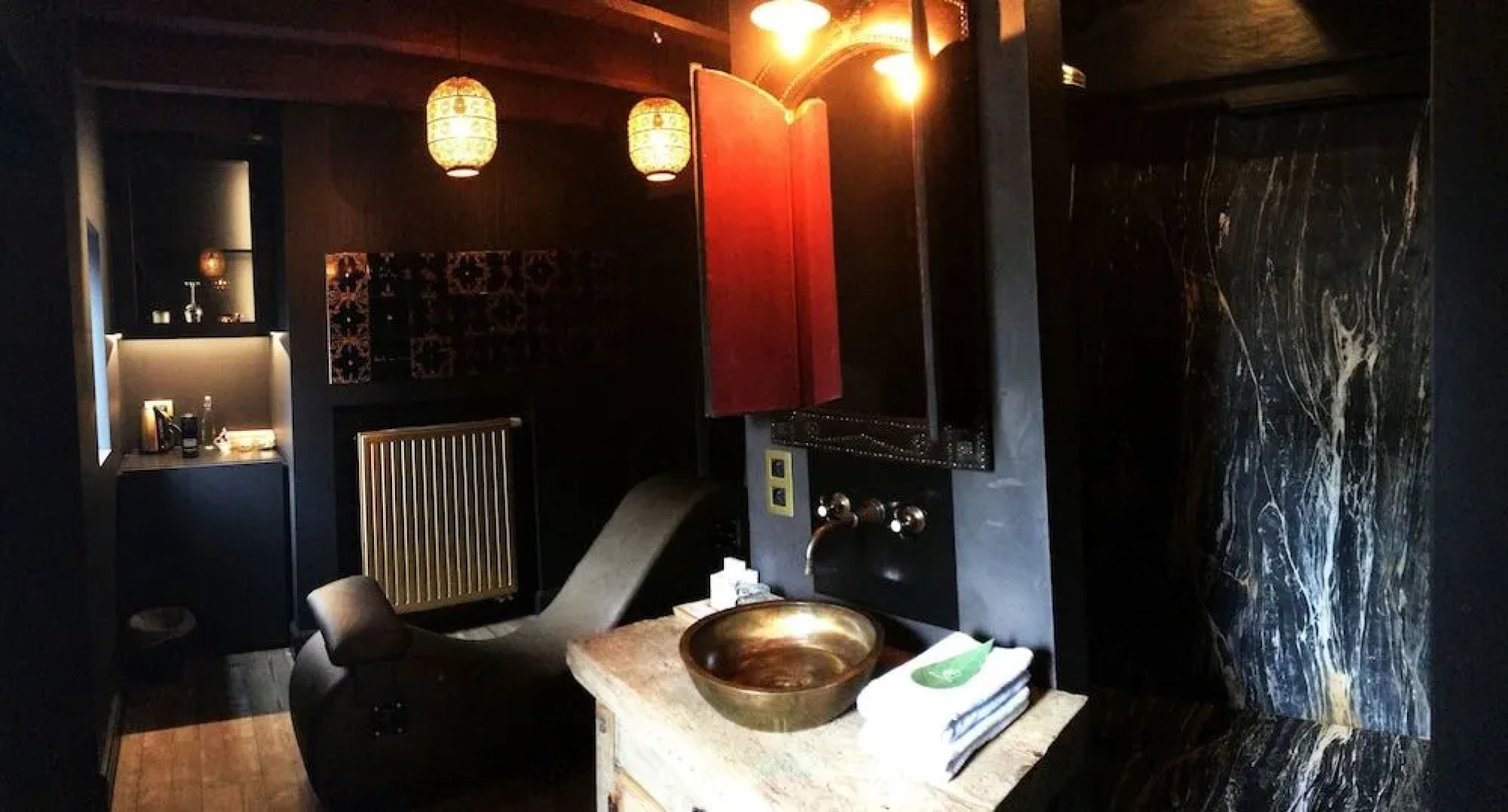 Love Hotel Domaine 10