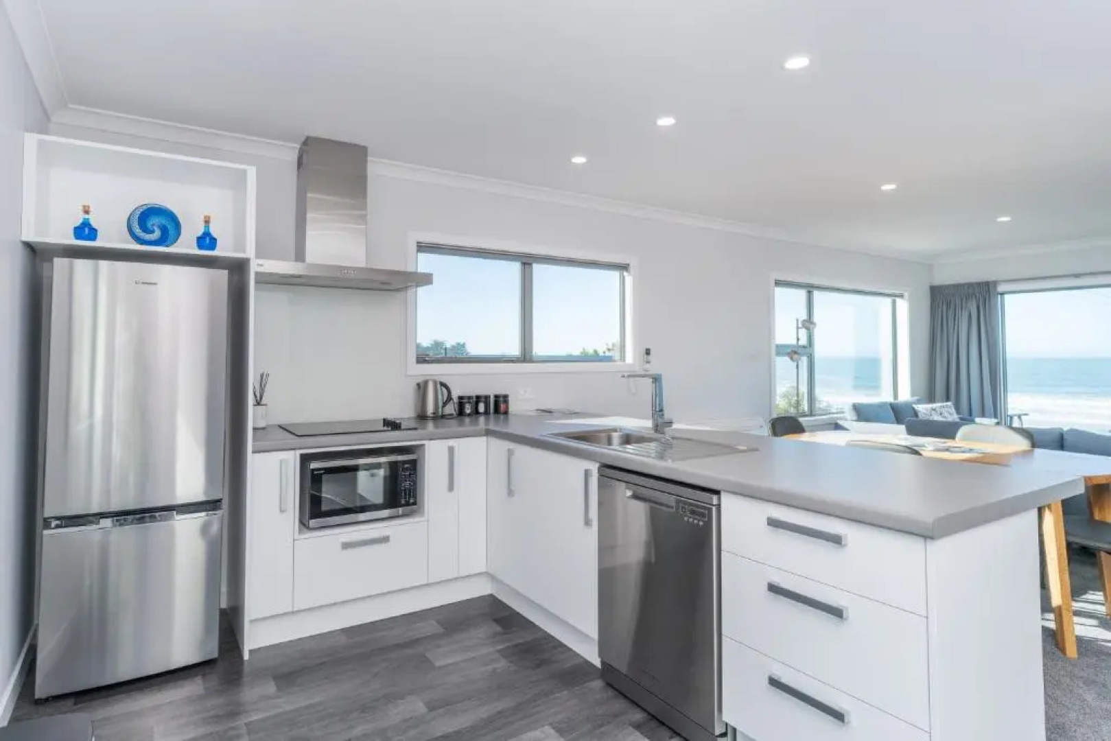 Kaka Point Views Apartment 1