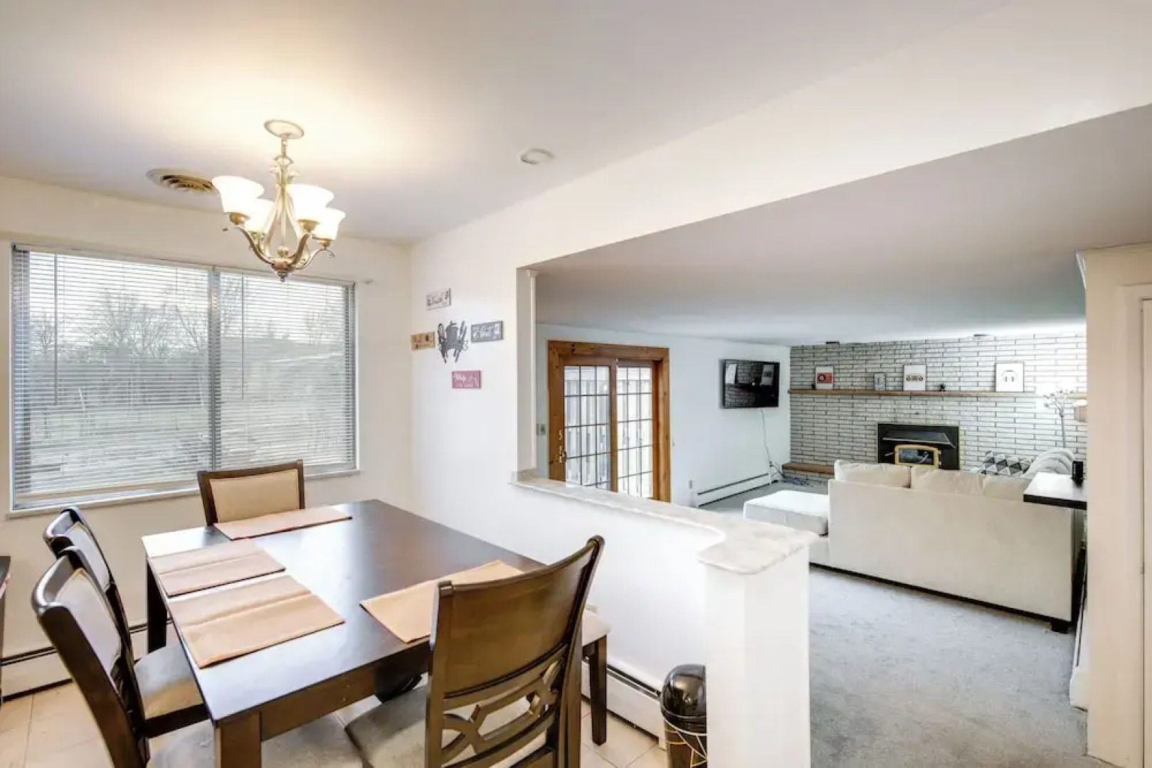 Deck & Seasonal Pool: Spacious Home Near Buffalo!