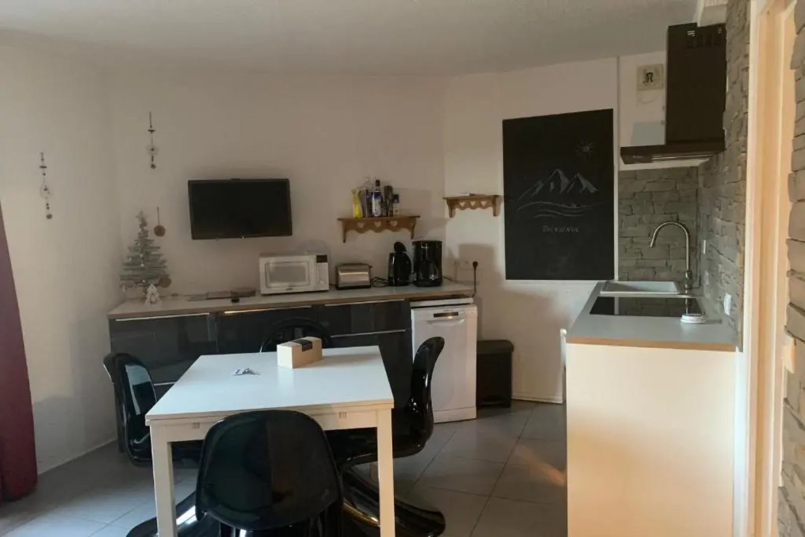 33m top floor flat - next to the sloap in a nice residence #AH8