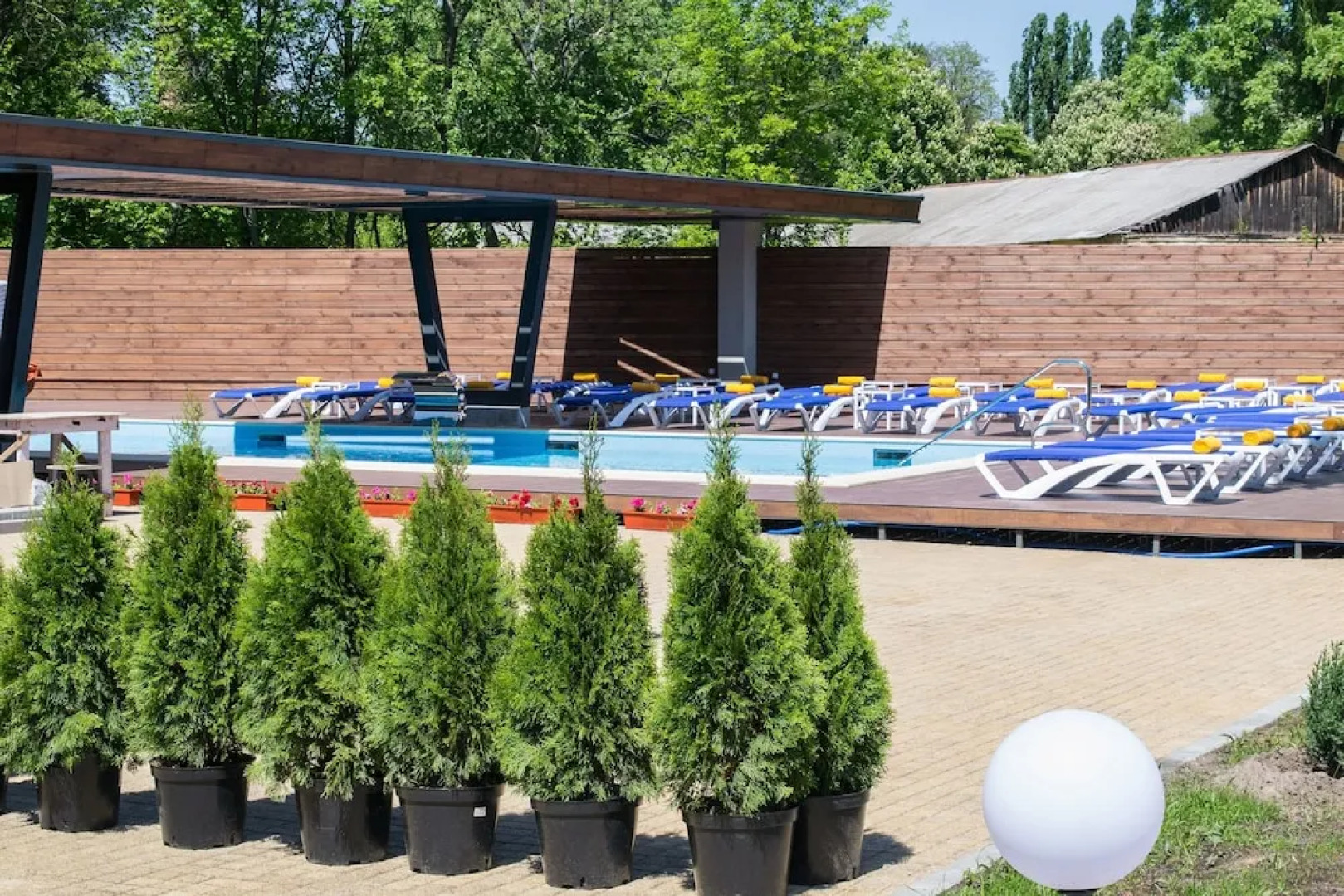 Гостинично-ресторанный комплекс с пляжем RiverSide