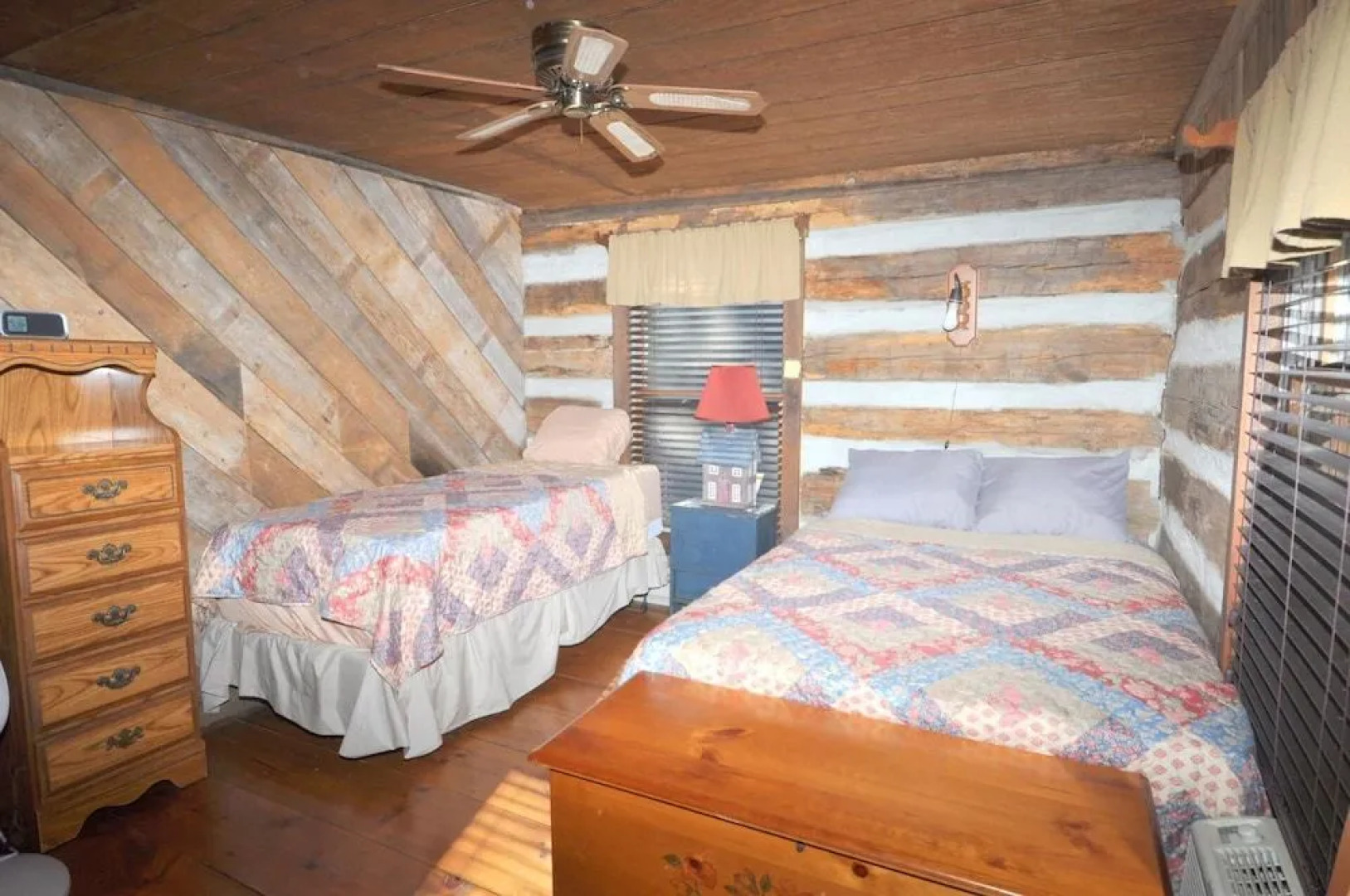 Pondview Cabin - Log Cabin Retreat